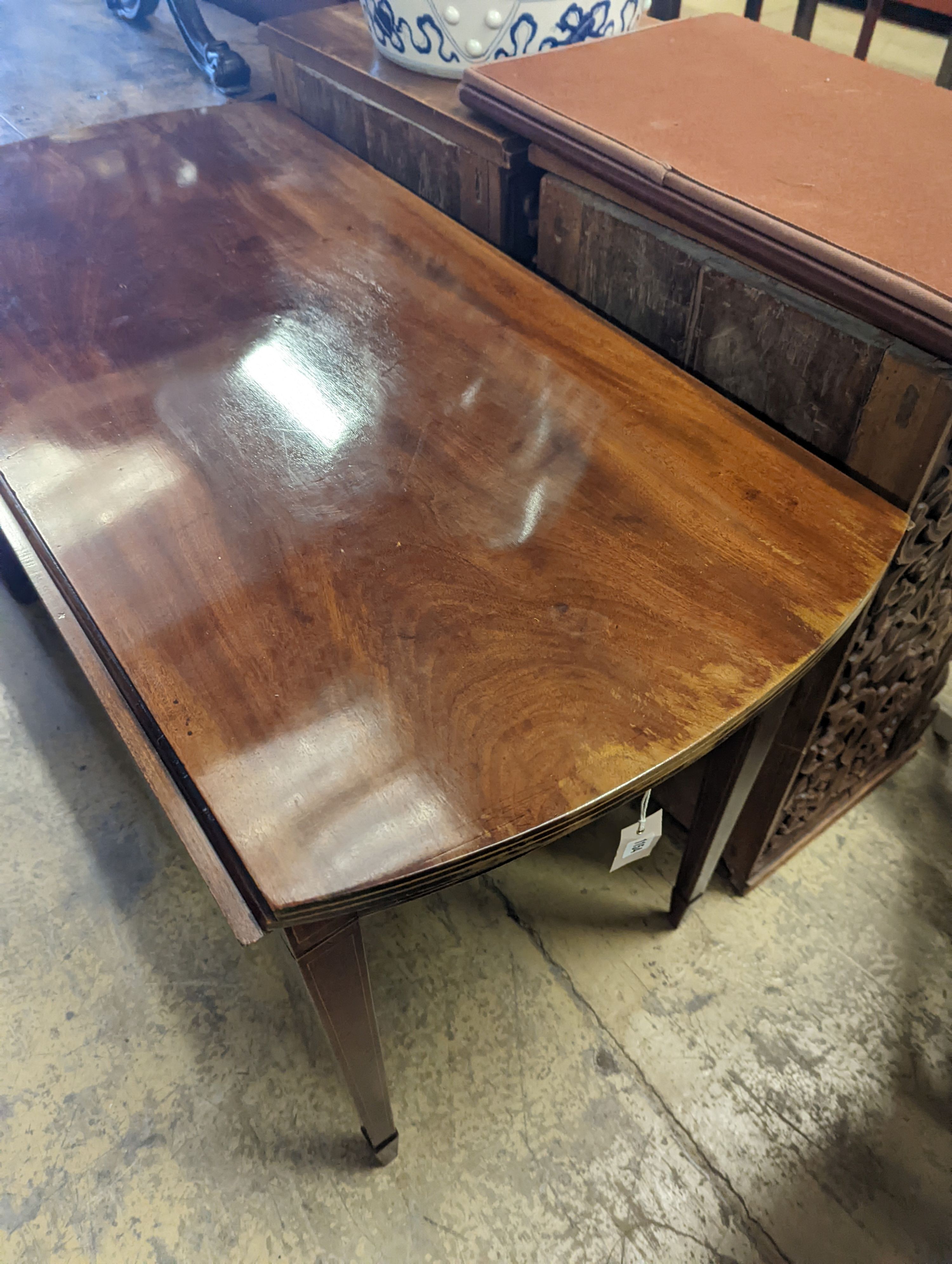 A George III oval mahogany Pembroke table, width 102cm, depth 109cm extended, height 73cm